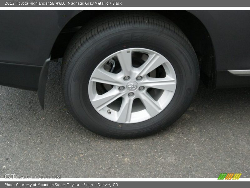 Magnetic Gray Metallic / Black 2013 Toyota Highlander SE 4WD