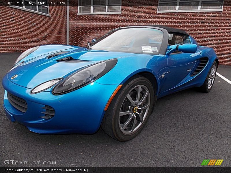 Front 3/4 View of 2005 Elise 