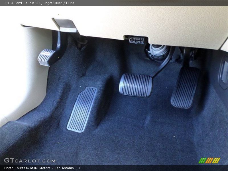 Ingot Silver / Dune 2014 Ford Taurus SEL