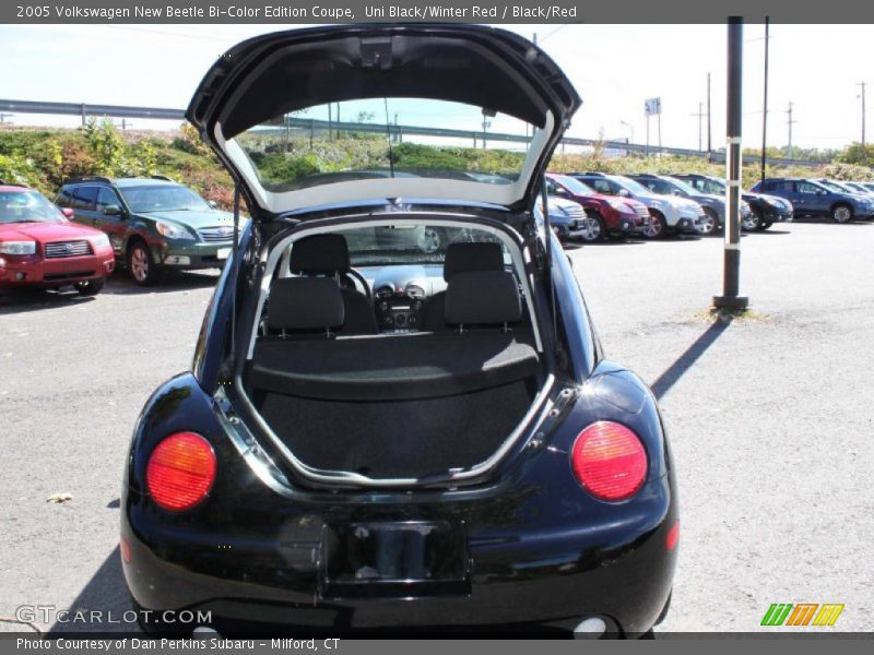 Uni Black/Winter Red / Black/Red 2005 Volkswagen New Beetle Bi-Color Edition Coupe