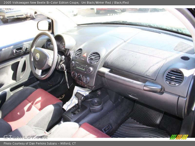 Uni Black/Winter Red / Black/Red 2005 Volkswagen New Beetle Bi-Color Edition Coupe
