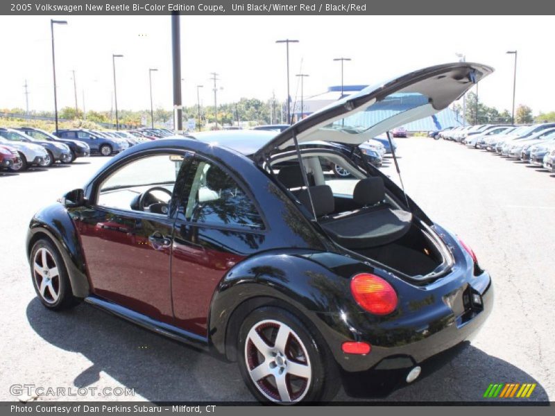 Uni Black/Winter Red / Black/Red 2005 Volkswagen New Beetle Bi-Color Edition Coupe