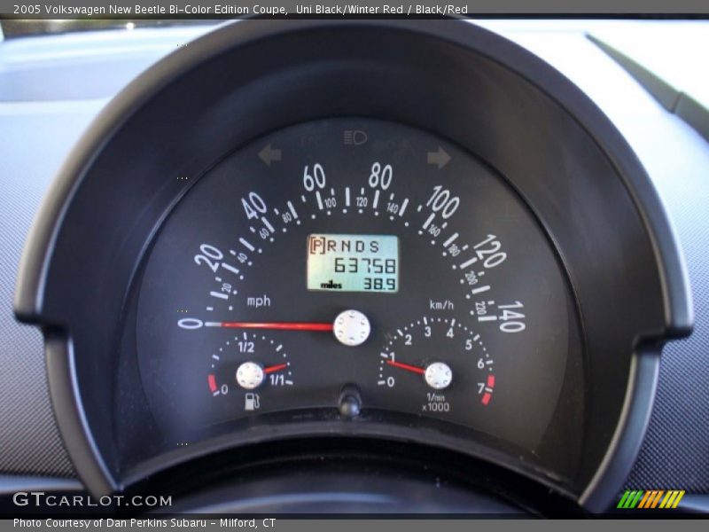 Uni Black/Winter Red / Black/Red 2005 Volkswagen New Beetle Bi-Color Edition Coupe