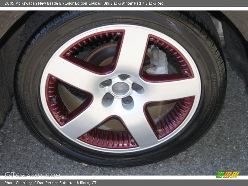 Uni Black/Winter Red / Black/Red 2005 Volkswagen New Beetle Bi-Color Edition Coupe