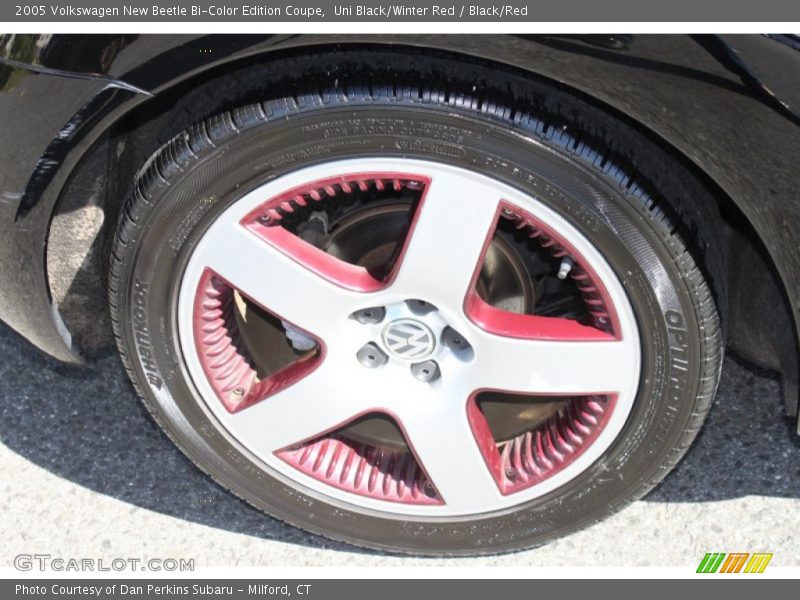 Uni Black/Winter Red / Black/Red 2005 Volkswagen New Beetle Bi-Color Edition Coupe