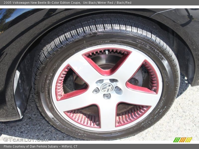 Uni Black/Winter Red / Black/Red 2005 Volkswagen New Beetle Bi-Color Edition Coupe