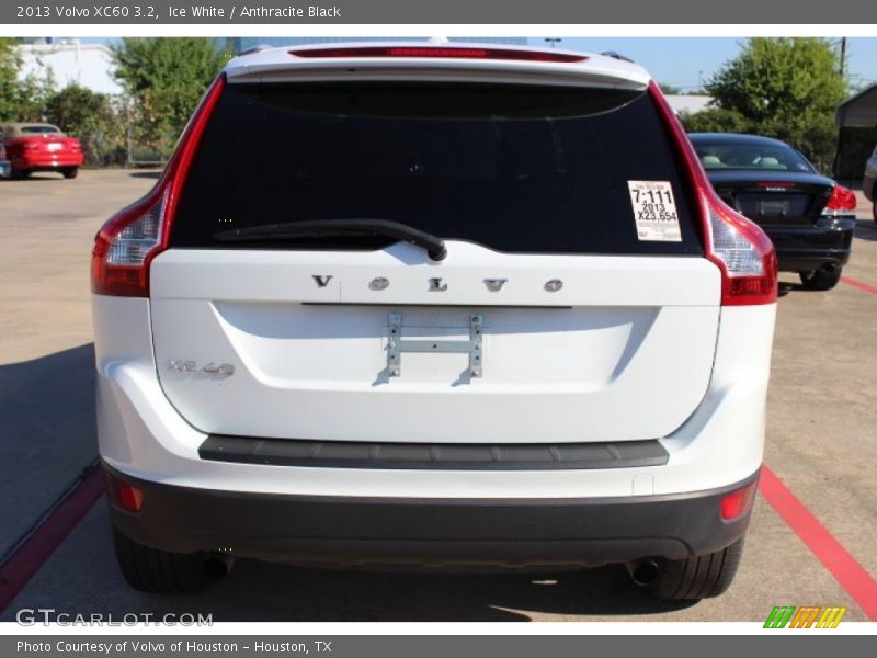 Ice White / Anthracite Black 2013 Volvo XC60 3.2