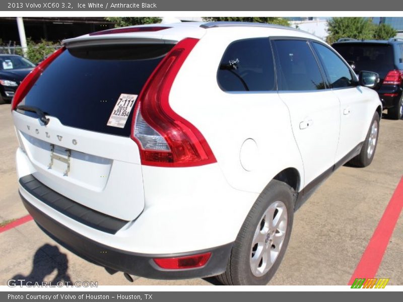 Ice White / Anthracite Black 2013 Volvo XC60 3.2