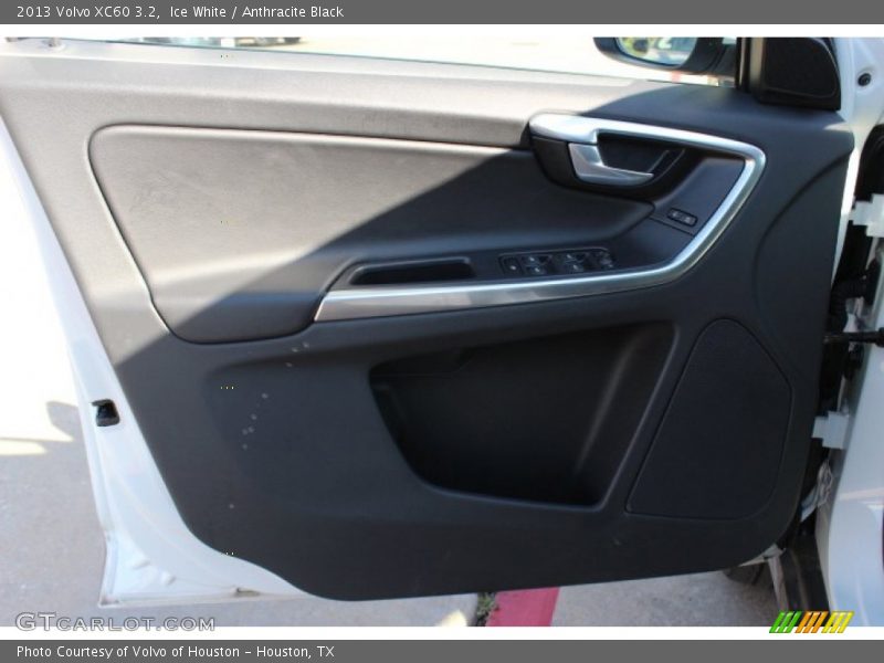 Ice White / Anthracite Black 2013 Volvo XC60 3.2