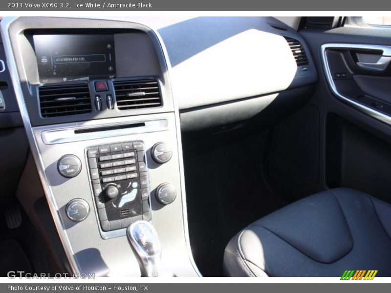 Ice White / Anthracite Black 2013 Volvo XC60 3.2