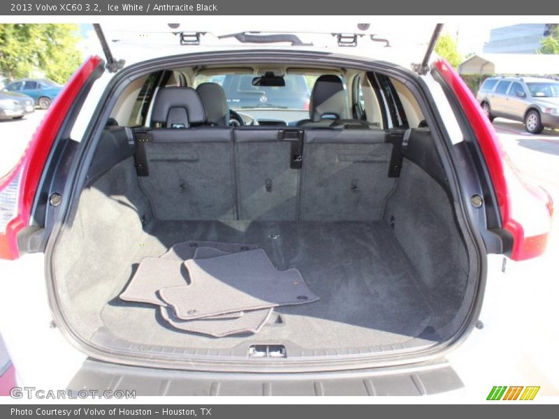Ice White / Anthracite Black 2013 Volvo XC60 3.2