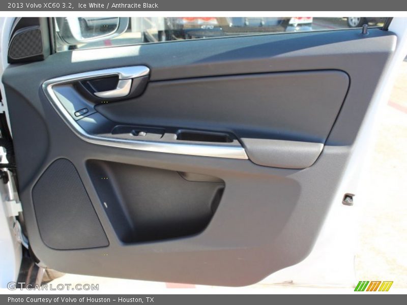 Ice White / Anthracite Black 2013 Volvo XC60 3.2
