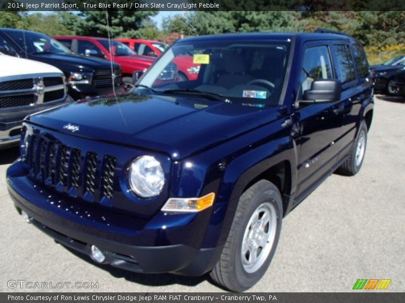 Front 3/4 View of 2014 Patriot Sport