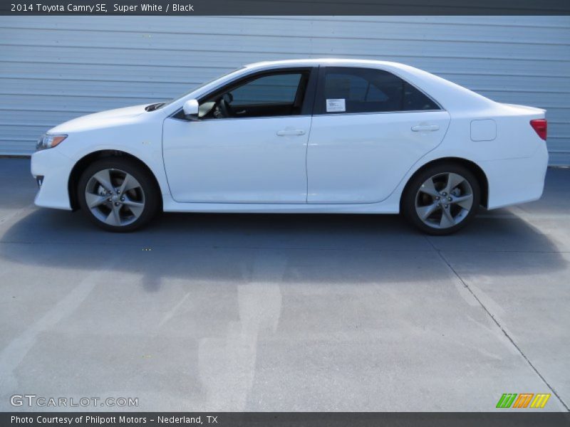 Super White / Black 2014 Toyota Camry SE