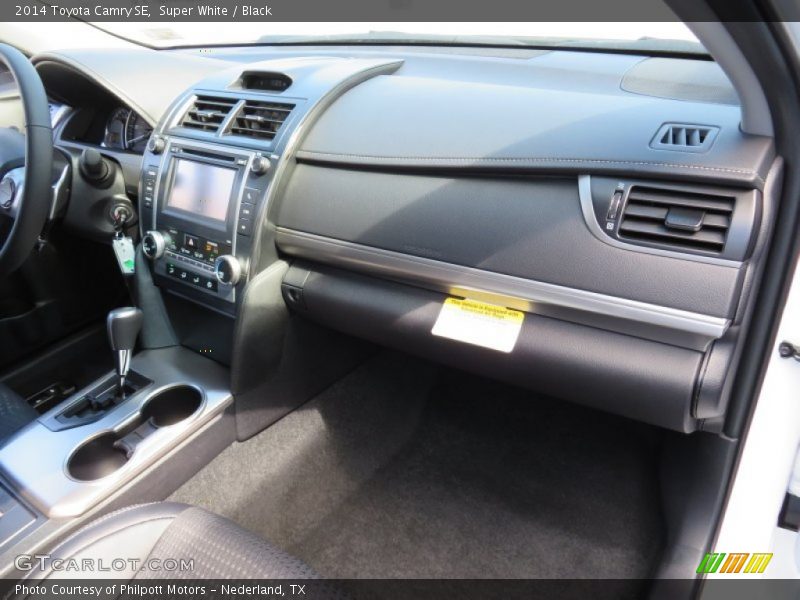 Super White / Black 2014 Toyota Camry SE