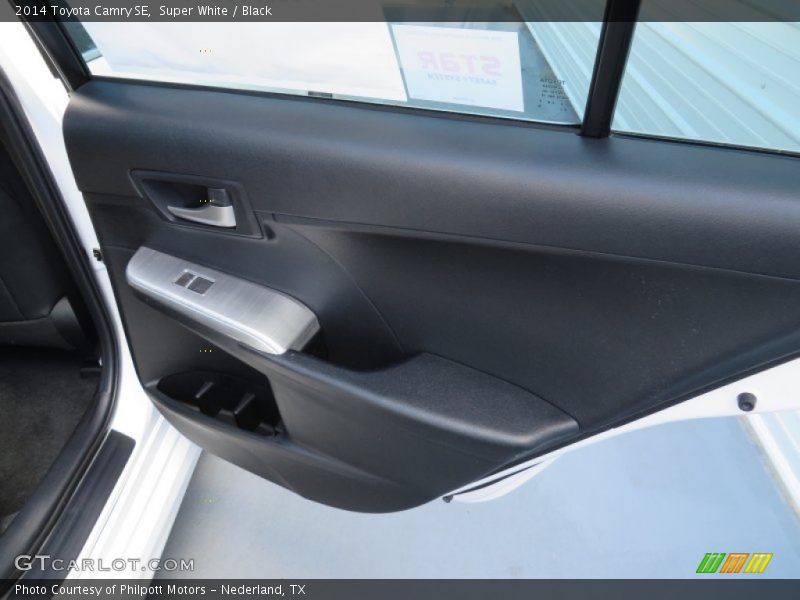 Super White / Black 2014 Toyota Camry SE