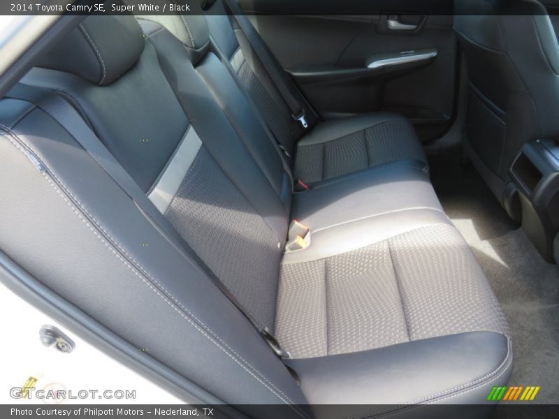 Super White / Black 2014 Toyota Camry SE