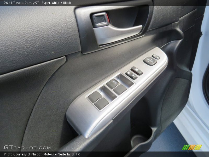 Super White / Black 2014 Toyota Camry SE