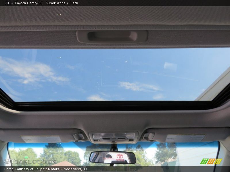 Super White / Black 2014 Toyota Camry SE