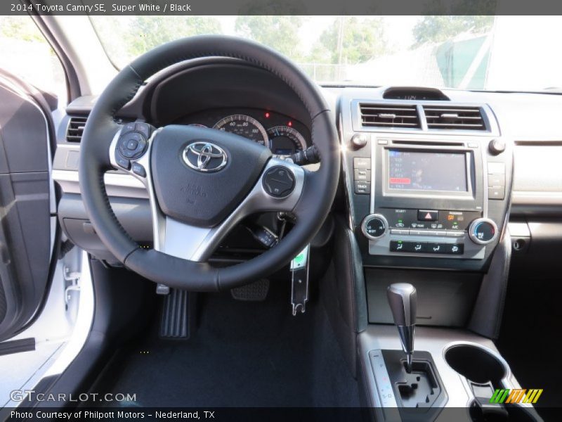 Super White / Black 2014 Toyota Camry SE