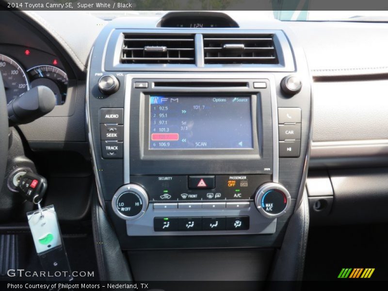 Super White / Black 2014 Toyota Camry SE