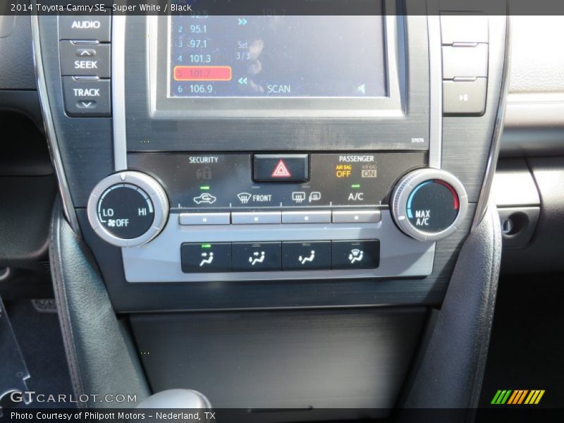 Super White / Black 2014 Toyota Camry SE
