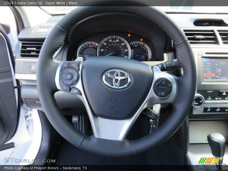 Super White / Black 2014 Toyota Camry SE