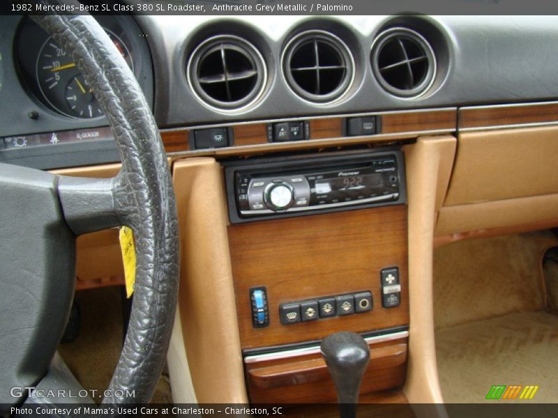 Controls of 1982 SL Class 380 SL Roadster