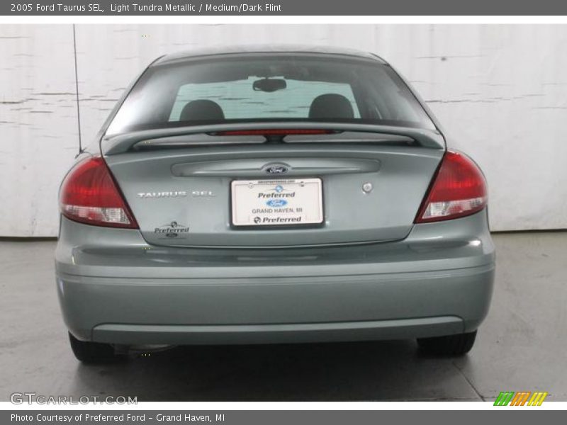 Light Tundra Metallic / Medium/Dark Flint 2005 Ford Taurus SEL