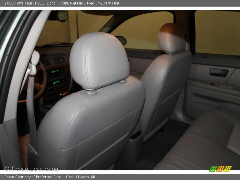Light Tundra Metallic / Medium/Dark Flint 2005 Ford Taurus SEL