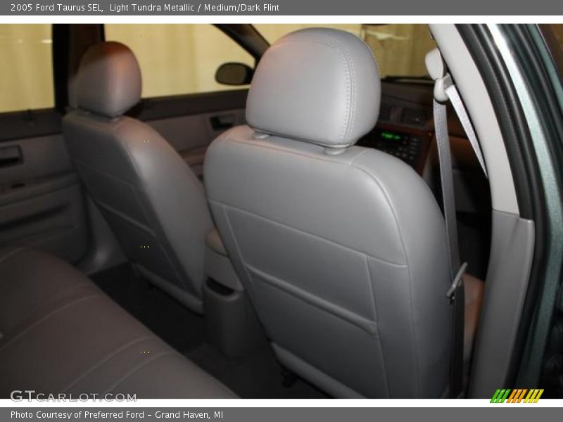 Light Tundra Metallic / Medium/Dark Flint 2005 Ford Taurus SEL