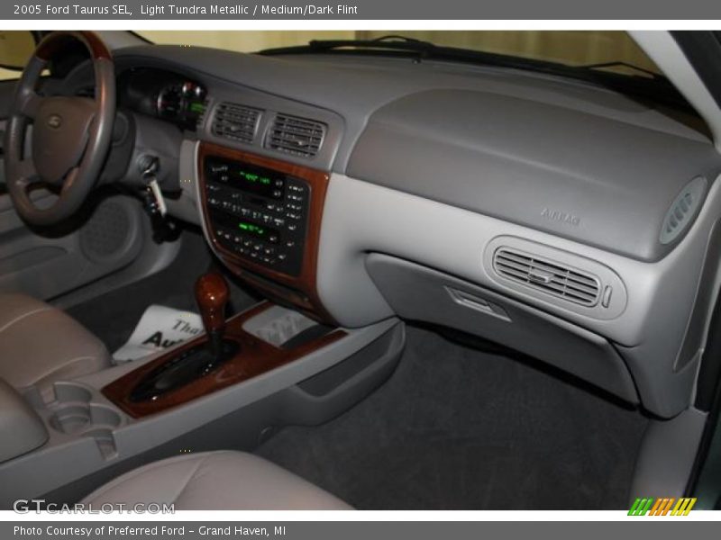 Light Tundra Metallic / Medium/Dark Flint 2005 Ford Taurus SEL