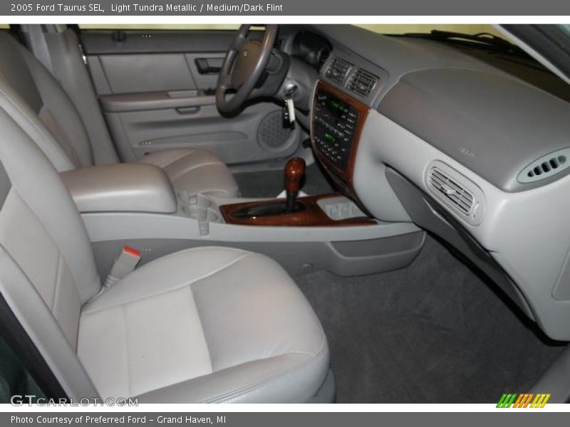 Light Tundra Metallic / Medium/Dark Flint 2005 Ford Taurus SEL