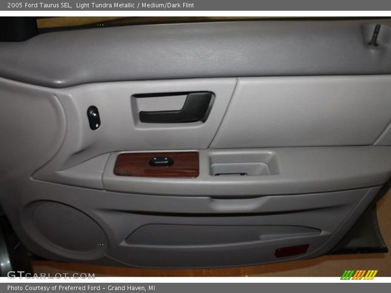 Light Tundra Metallic / Medium/Dark Flint 2005 Ford Taurus SEL