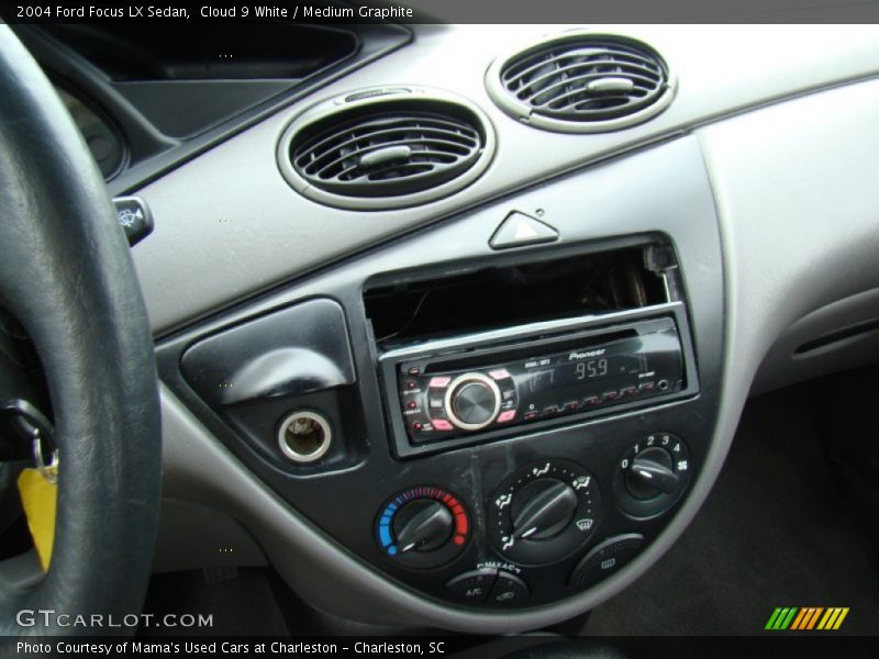 Cloud 9 White / Medium Graphite 2004 Ford Focus LX Sedan