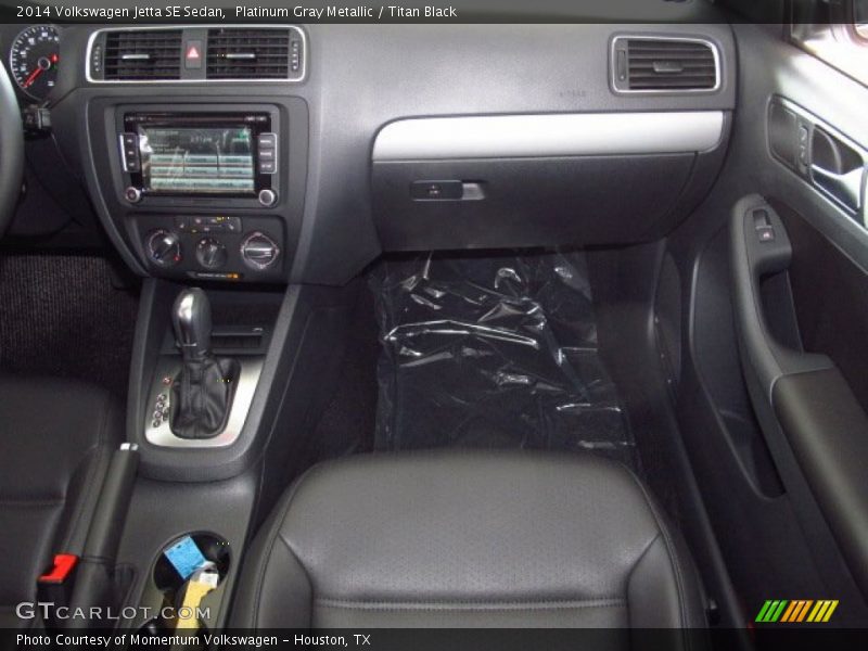 Platinum Gray Metallic / Titan Black 2014 Volkswagen Jetta SE Sedan