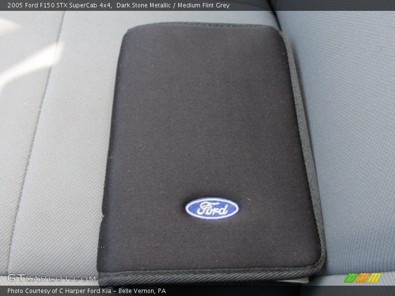 Dark Stone Metallic / Medium Flint Grey 2005 Ford F150 STX SuperCab 4x4