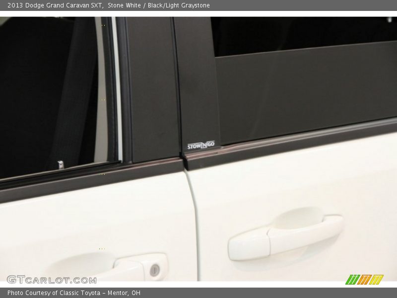 Stone White / Black/Light Graystone 2013 Dodge Grand Caravan SXT