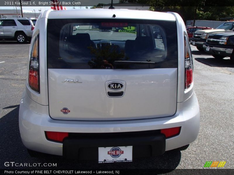 Bright Silver / Black Cloth 2011 Kia Soul 1.6