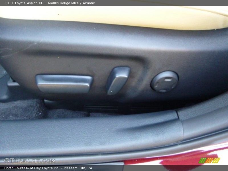 Moulin Rouge Mica / Almond 2013 Toyota Avalon XLE