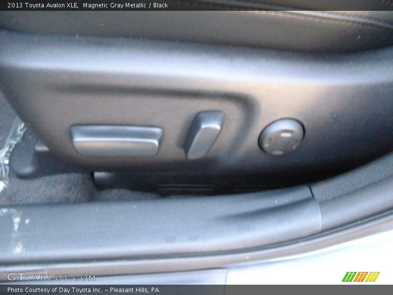 Magnetic Gray Metallic / Black 2013 Toyota Avalon XLE