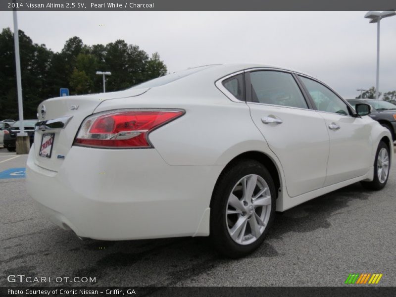Pearl White / Charcoal 2014 Nissan Altima 2.5 SV