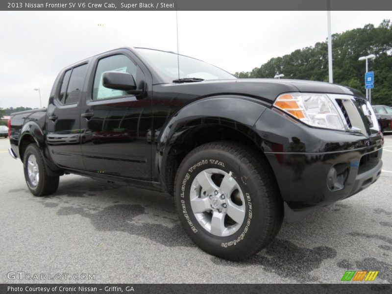 Front 3/4 View of 2013 Frontier SV V6 Crew Cab