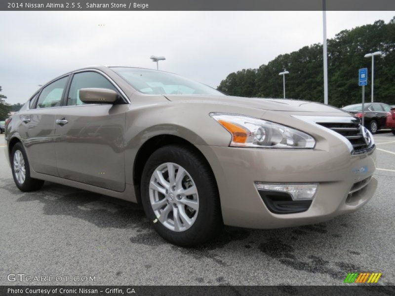 Front 3/4 View of 2014 Altima 2.5 S