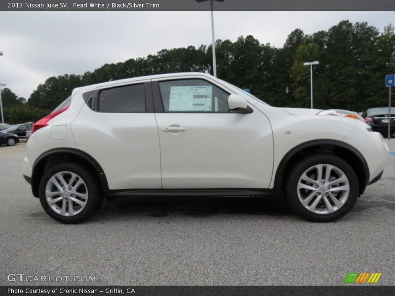 Pearl White / Black/Silver Trim 2013 Nissan Juke SV