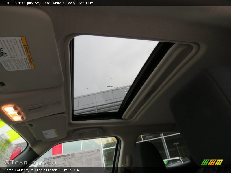 Pearl White / Black/Silver Trim 2013 Nissan Juke SV
