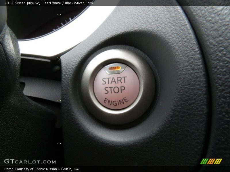 Pearl White / Black/Silver Trim 2013 Nissan Juke SV