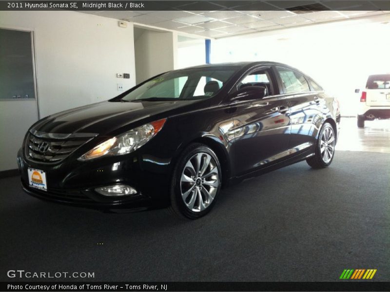 Midnight Black / Black 2011 Hyundai Sonata SE