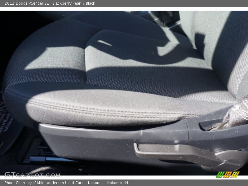 Blackberry Pearl / Black 2012 Dodge Avenger SE