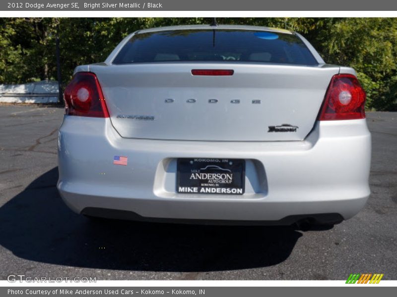 Bright Silver Metallic / Black 2012 Dodge Avenger SE